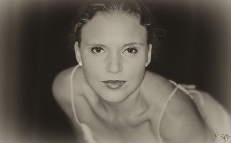 ISSN_PUB_1_92917520346625_Kerry Hiles in A Star is Born DRAMA FACTORY-2.jpg